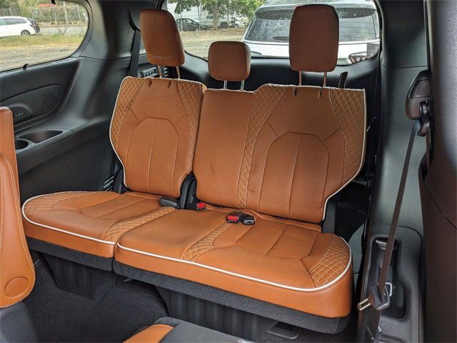 New 2026 Chrysler Pacifica Pinnacle image 11