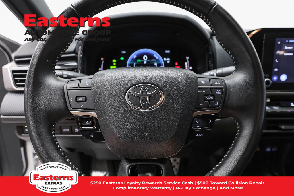 Used 2025 Toyota Camry SE FWD image 11