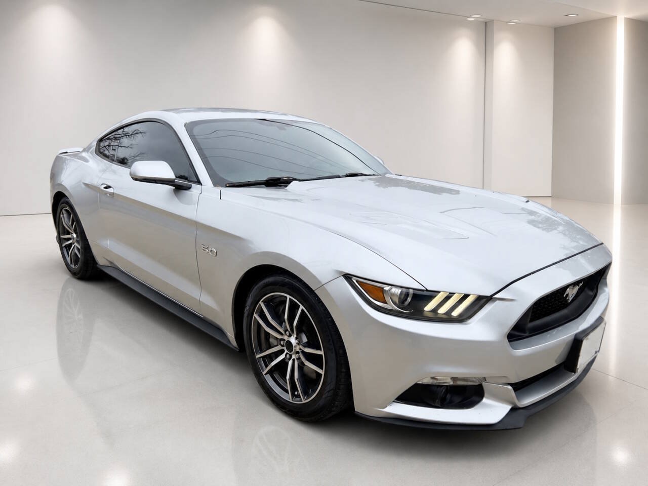Used 2016 Ford Mustang GT RWD image 1