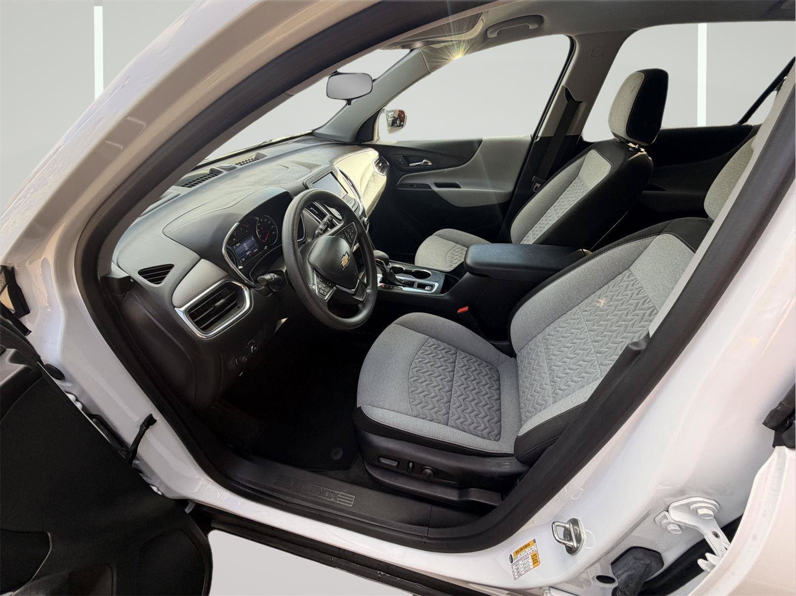 Used 2024 Chevrolet Equinox LS w/ LS Convenience Package FWD image 21