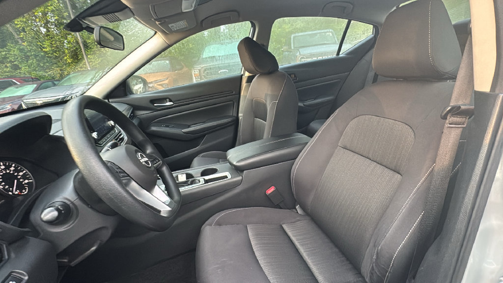 Used 2025 Nissan Altima 2.5 SV FWD image 10