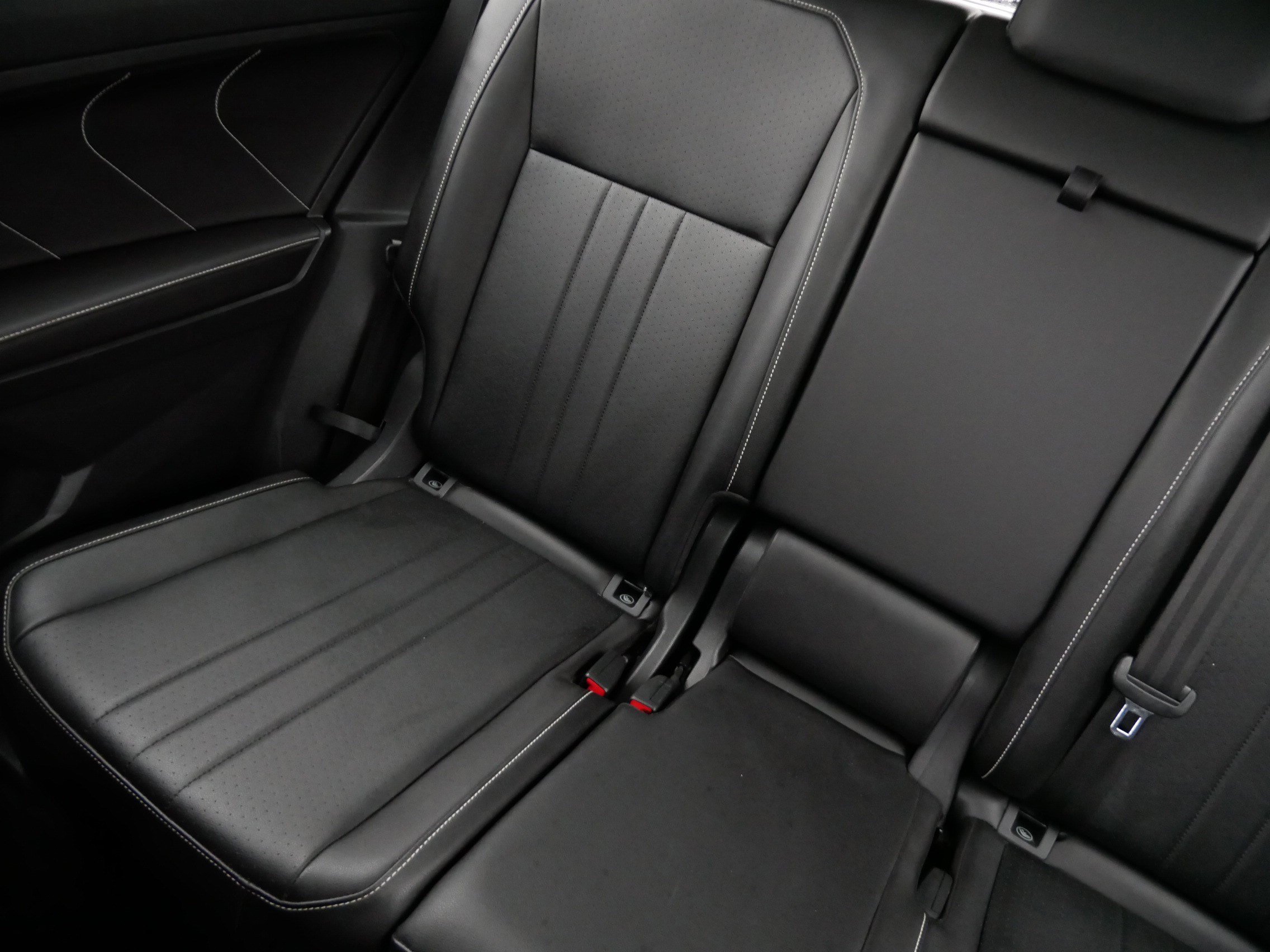 Certified 2022 Volkswagen Tiguan SE w/ Panoramic Sunroof Package image 12