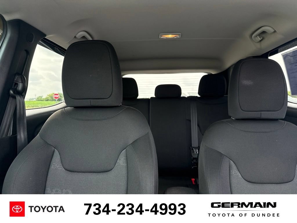 Used 2015 Jeep Renegade Latitude AWD/4WD image 17