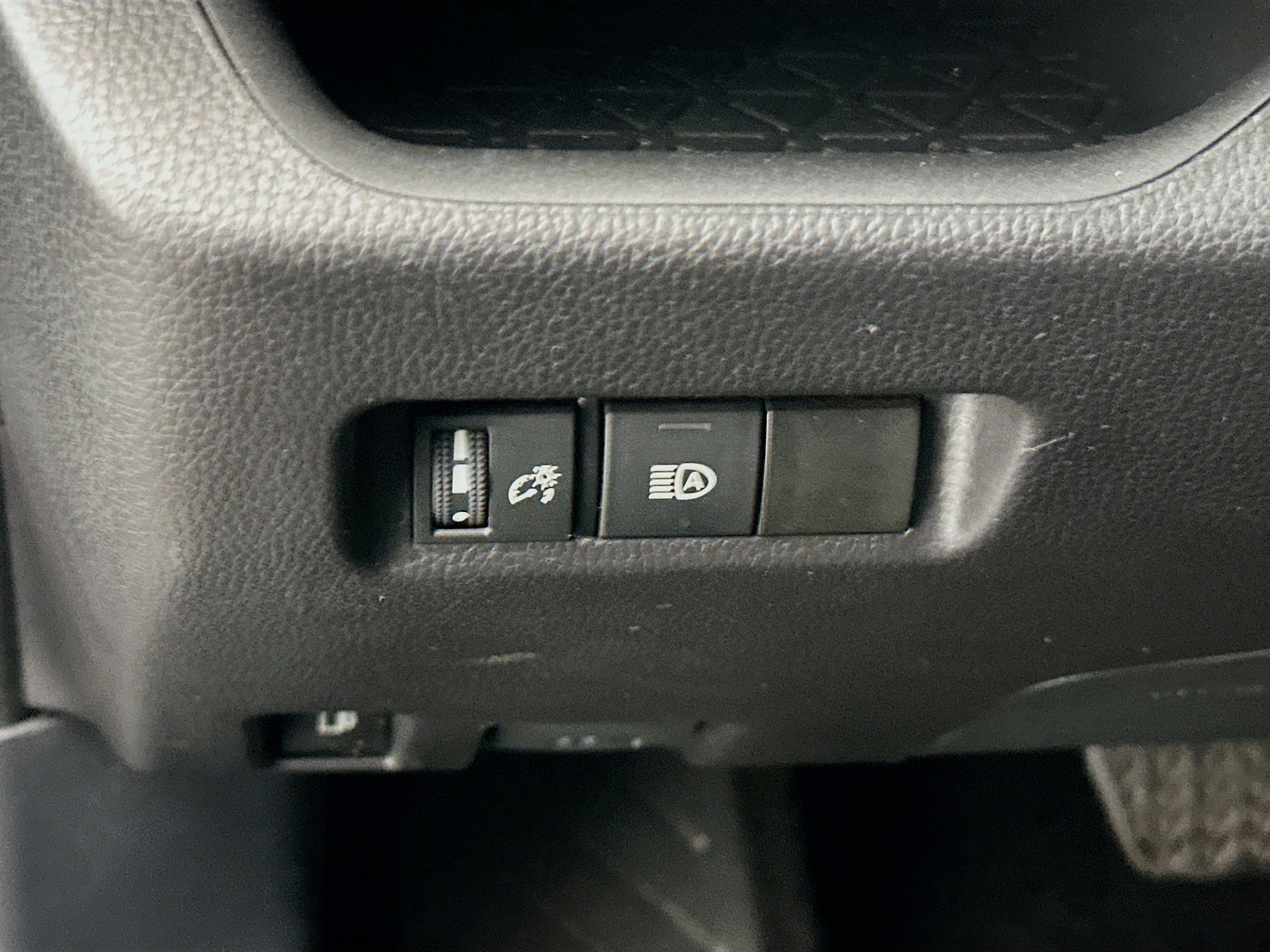 Used 2025 Toyota RAV4 XLE image 17