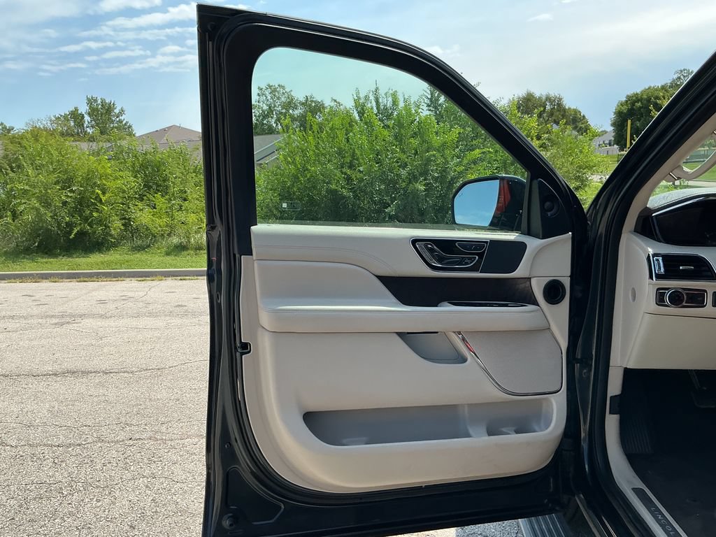 Used 2021 Lincoln Navigator L Reserve AWD/4WD image 13