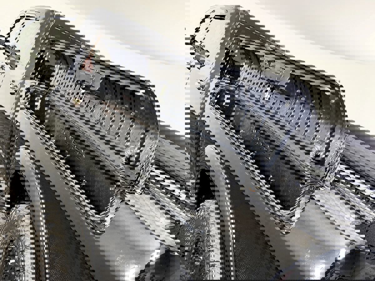 Used 2015 RAM 1500 Laramie Limited image 17