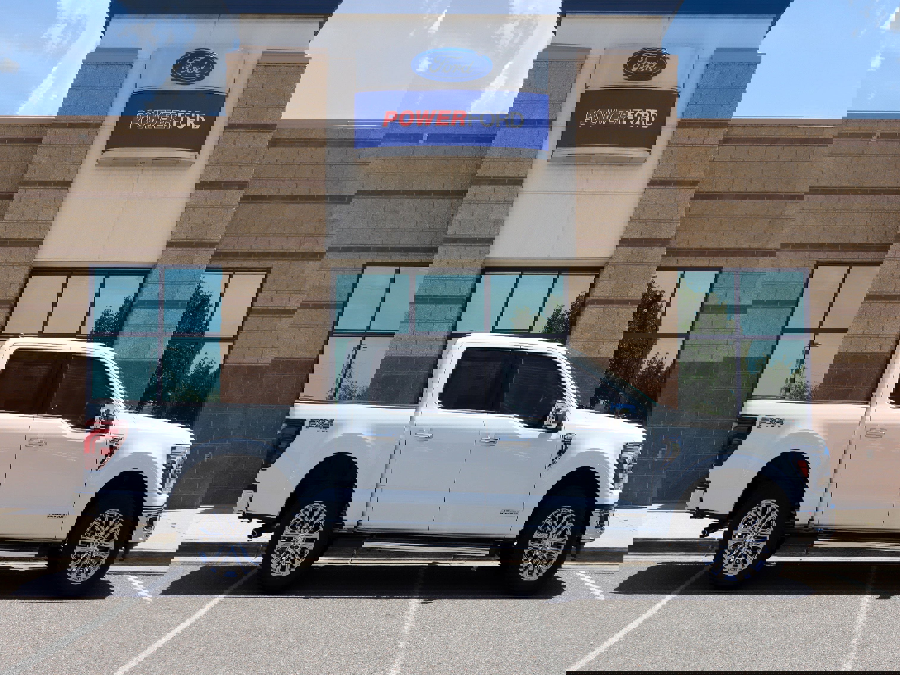 New 2025 Ford F150 Lariat w/ Equipment Group 502A High image 5