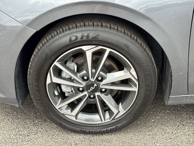 Used 2024 Kia Forte LXS image 17