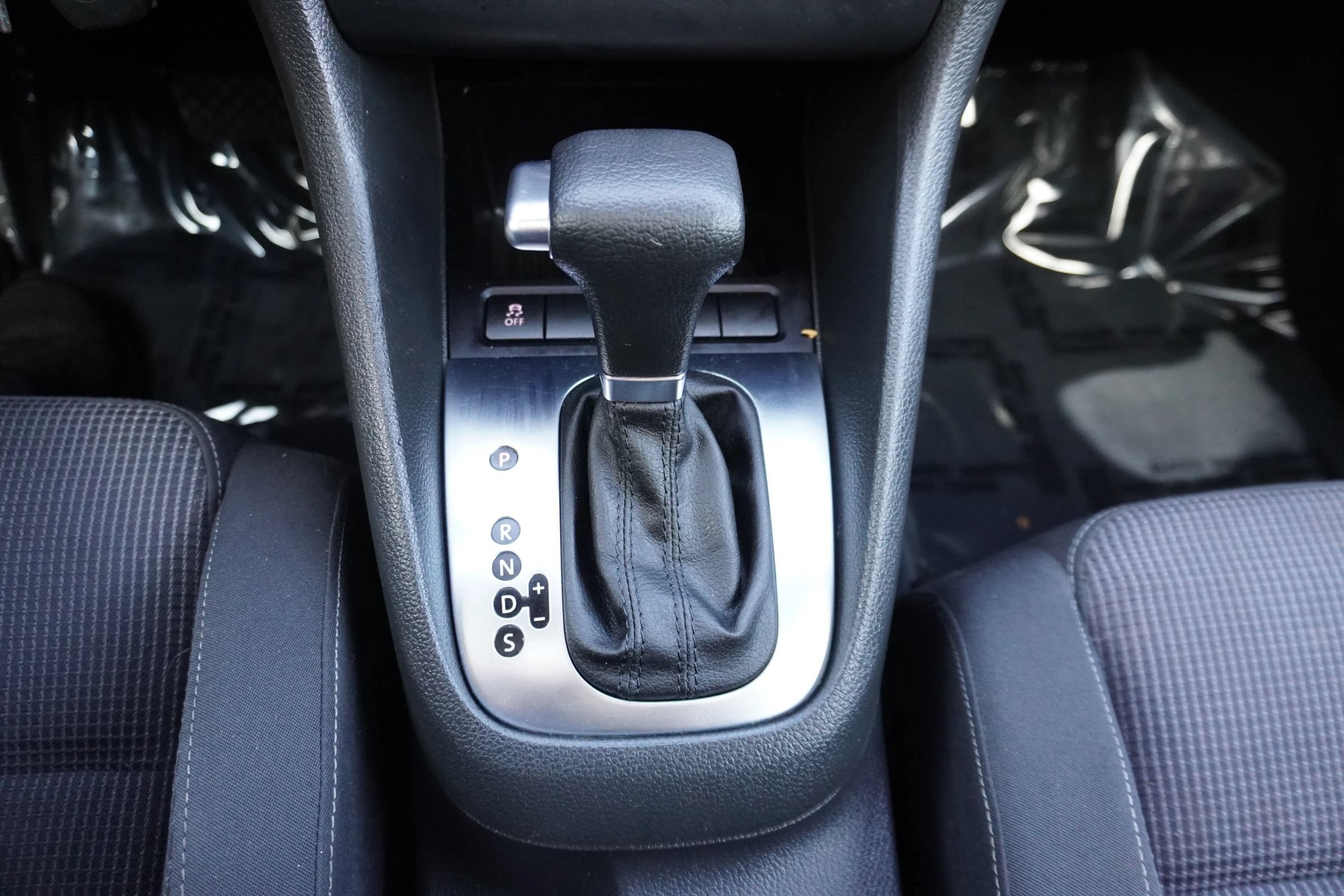 Used 2011 Volkswagen Golf 2-Door FWD image 17