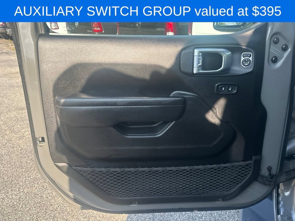 Used 2022 Jeep Gladiator Sport AWD/4WD image 14