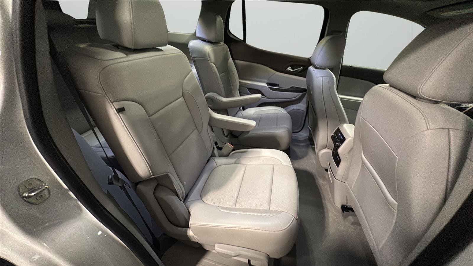 Used 2020 GMC Acadia SLT w/ Driver Alert Package II image 15