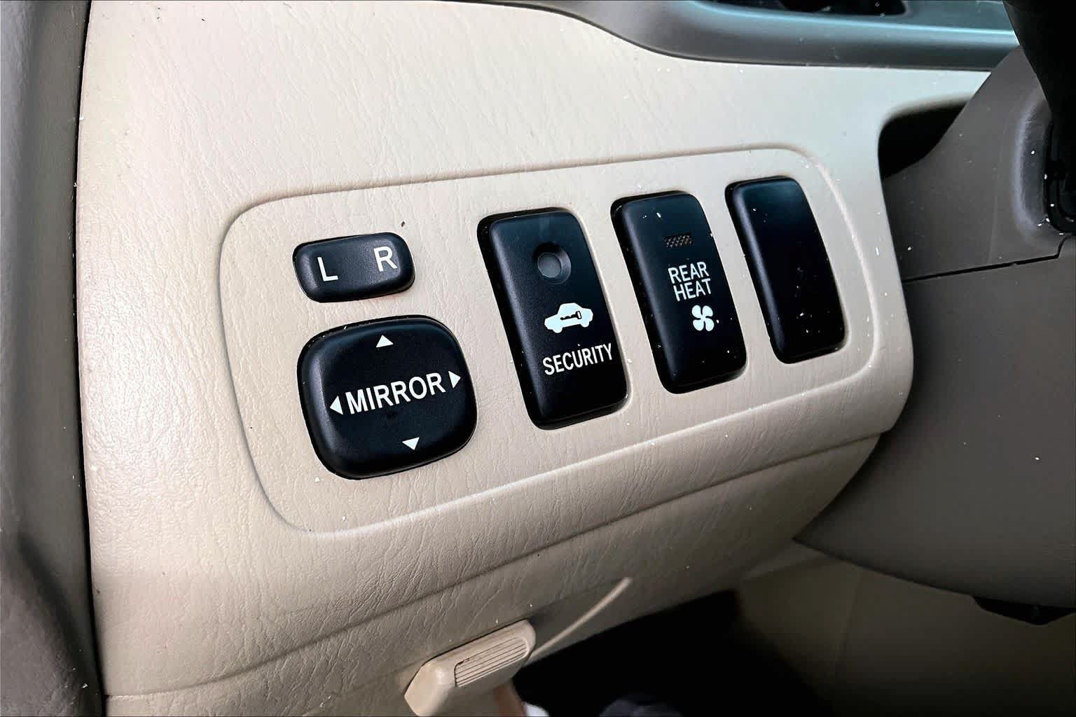 Used 2004 Toyota Highlander Limited FWD image 32