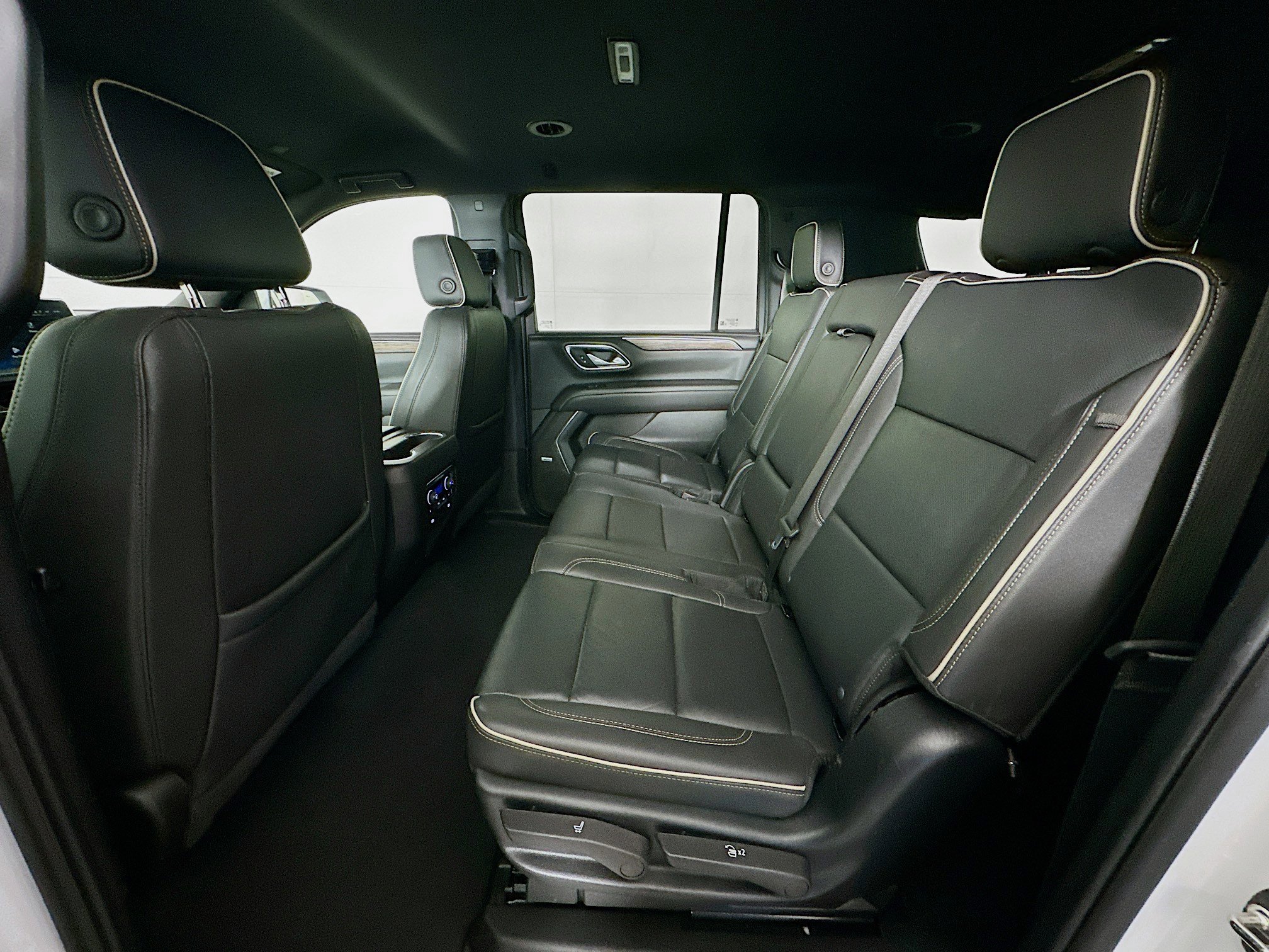 Used 2024 Chevrolet Suburban Premier RWD image 27