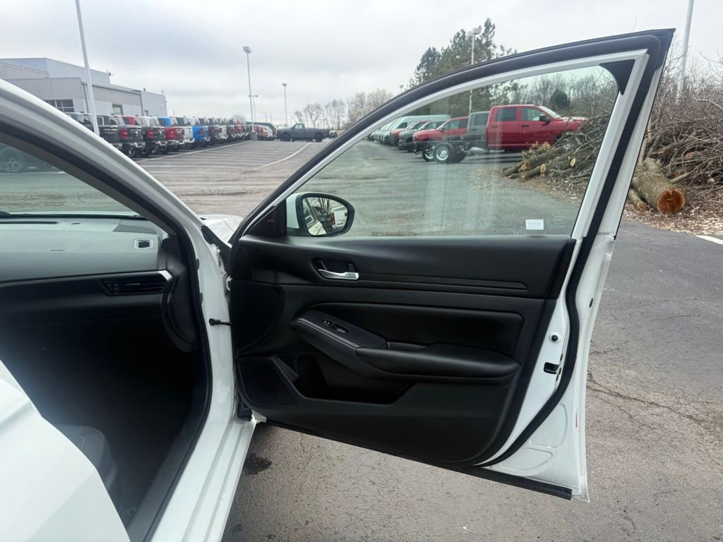 Used 2022 Nissan Altima 2.5 AWD/4WD image 39