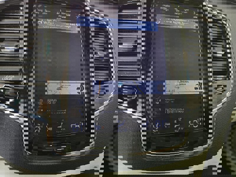 Used 2016 Volvo XC90 T6 Momentum w/ Momentum Plus Package image 31