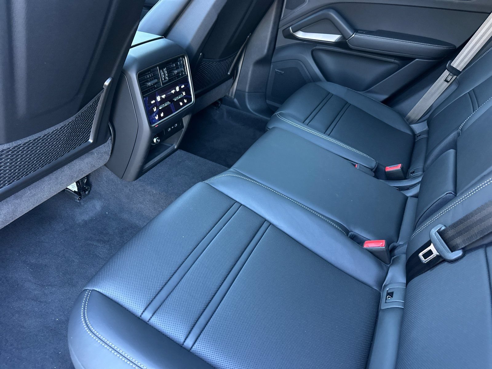 New 2026 Porsche Cayenne Turbo AWD/4WD image 13