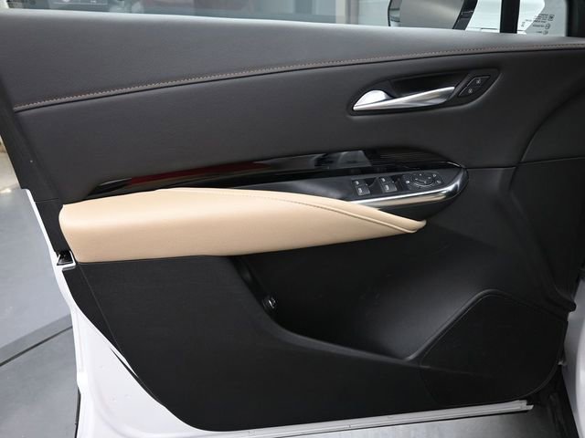 Used 2024 Cadillac XT4 Luxury w/ Cold Weather Package AWD/4WD image 9