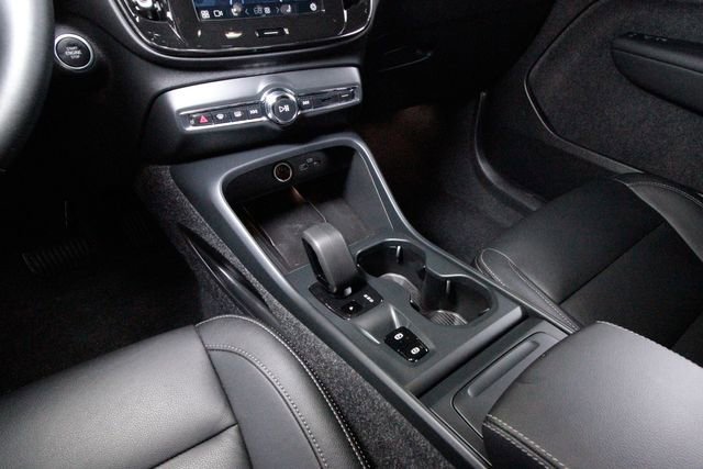 Certified 2025 Volvo XC40 B5 Plus image 9
