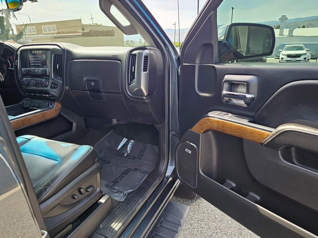 Used 2018 Chevrolet Silverado 1500 LTZ w/ LTZ Plus Package AWD/4WD image 10
