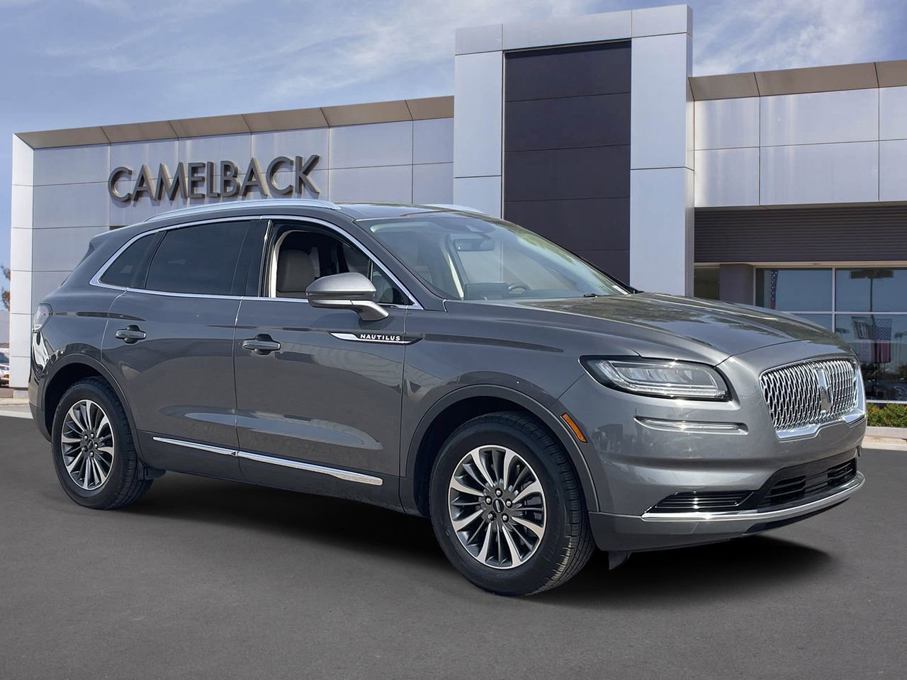 Used 2022 Lincoln Nautilus FWD w/ Premium Package image 8