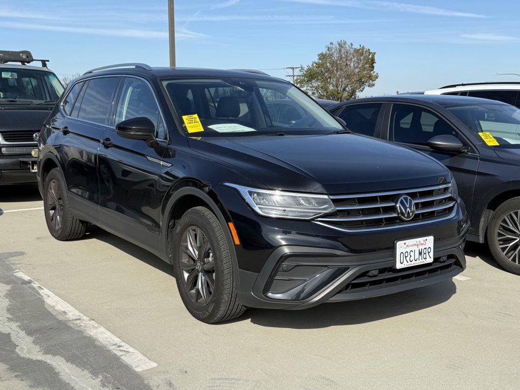 Used 2022 Volkswagen Tiguan SE w/ Panoramic Sunroof Package image 1