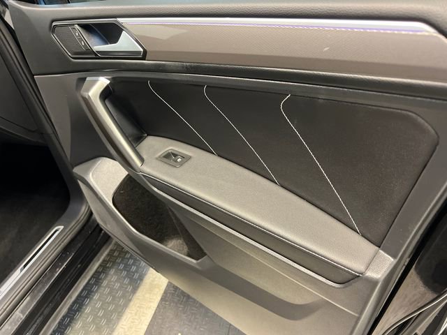 Certified 2022 Volkswagen Tiguan SE R-Line FWD image 12