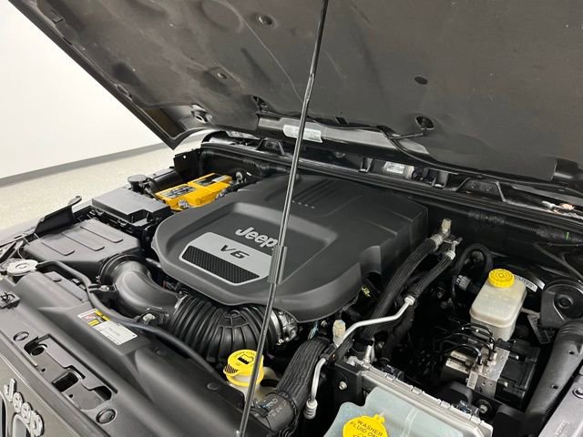 Used 2016 Jeep Wrangler Sahara w/ Connectivity Group AWD/4WD image 45