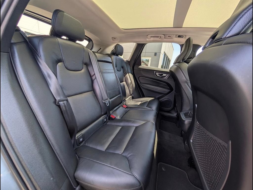 Used 2021 Volvo XC60 T6 Momentum AWD/4WD image 18
