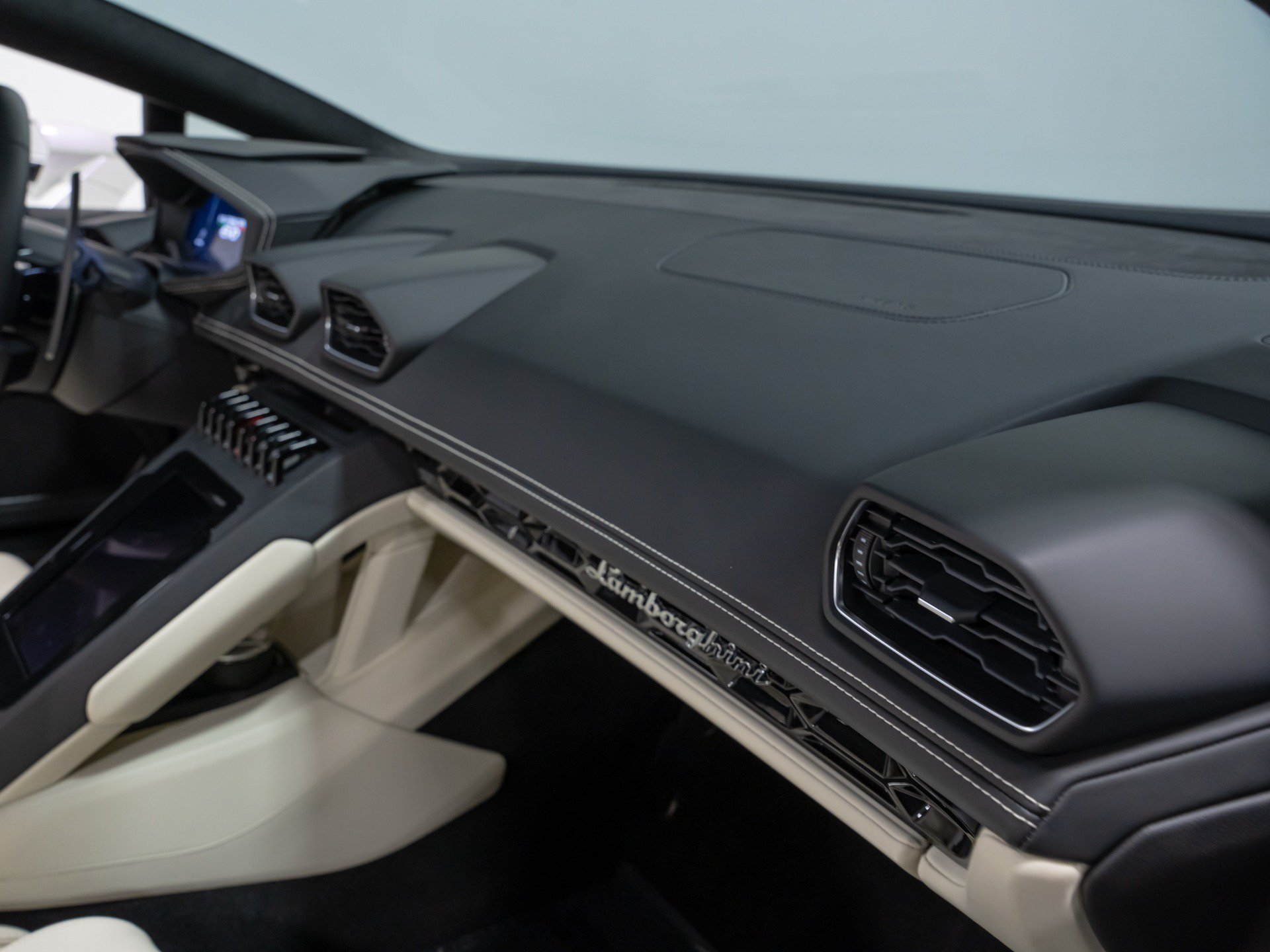 Used 2024 Lamborghini Huracan EVO AWD/4WD image 81