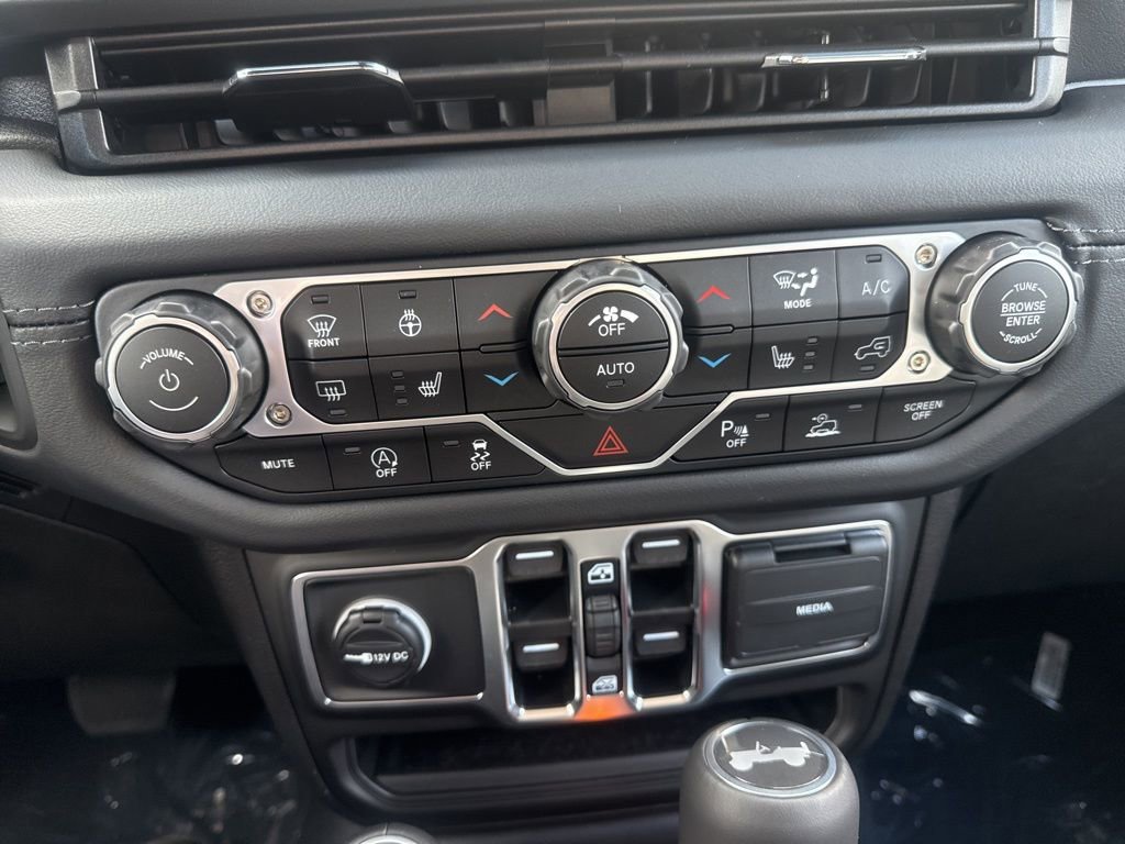 New 2025 Jeep Wrangler Sahara image 22