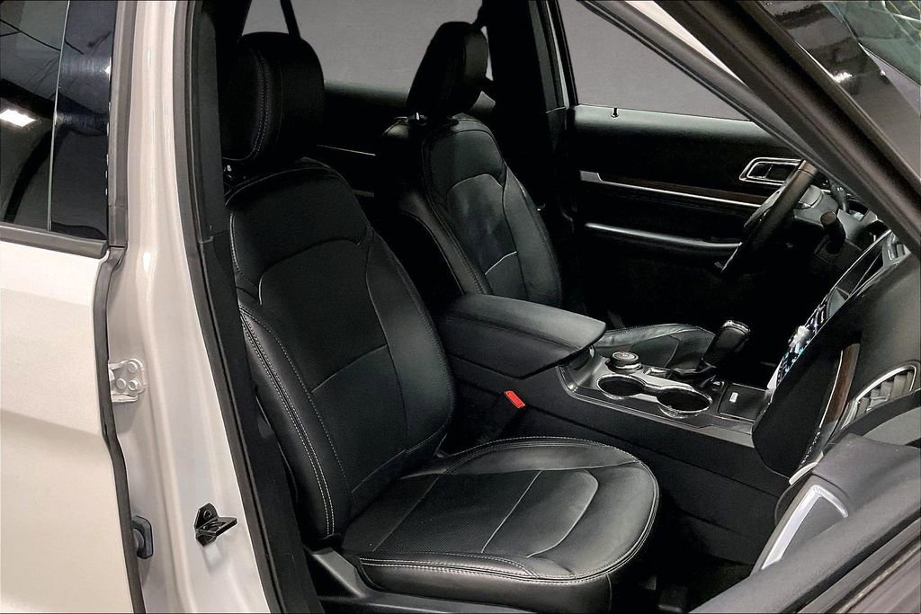Used 2018 Ford Explorer Limited AWD/4WD image 29