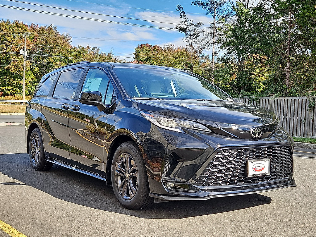 New 2026 Toyota Sienna XSE AWD/4WD image 3