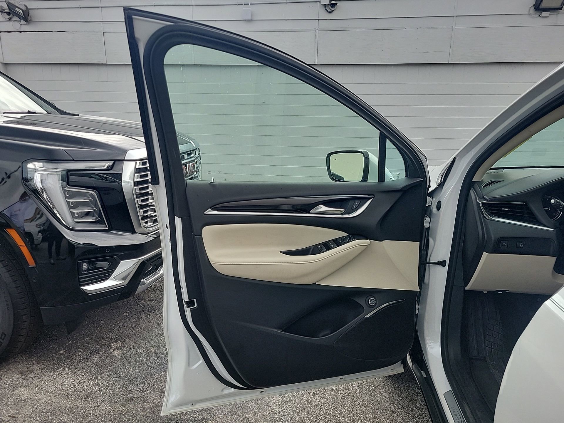 Used 2023 Buick Enclave Essence w/ Sport Touring Edition image 23