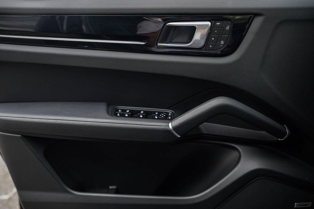 Used 2023 Porsche Cayenne Coupe w/ Premium Package image 33