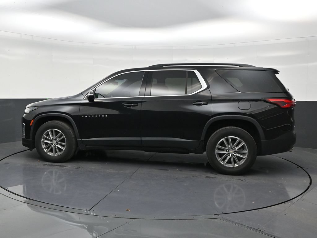 Used 2023 Chevrolet Traverse LT FWD image 2