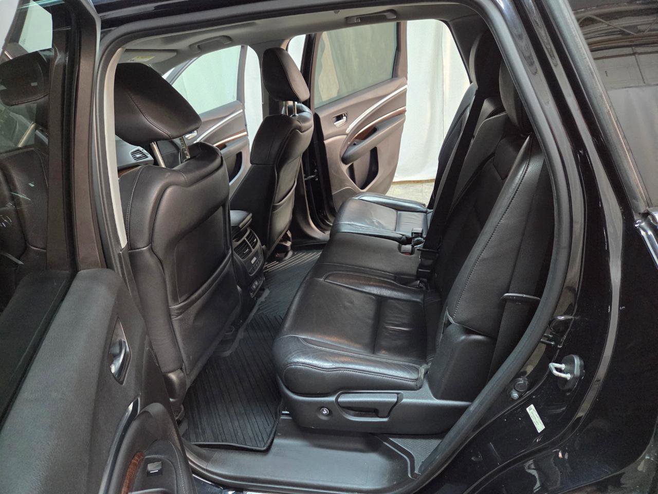 Used 2017 Acura MDX SH-AWD 4D SUV image 16