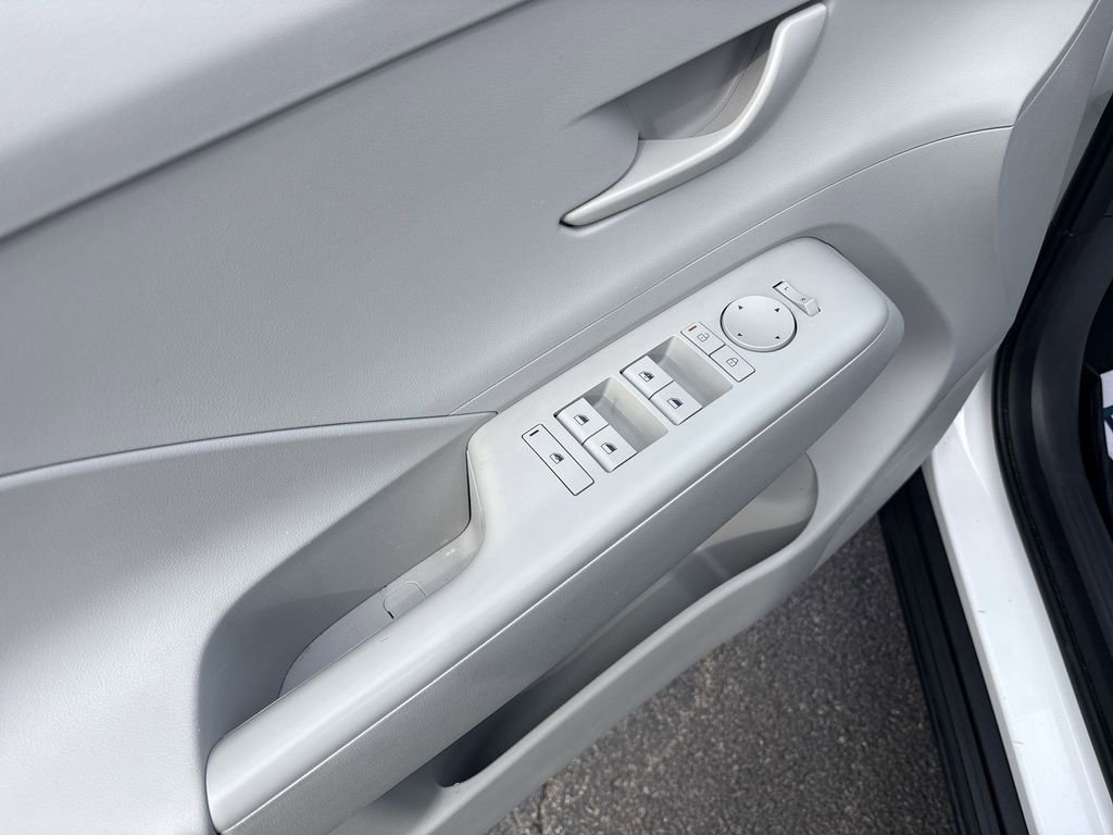 Used 2025 Hyundai Kona SEL image 15
