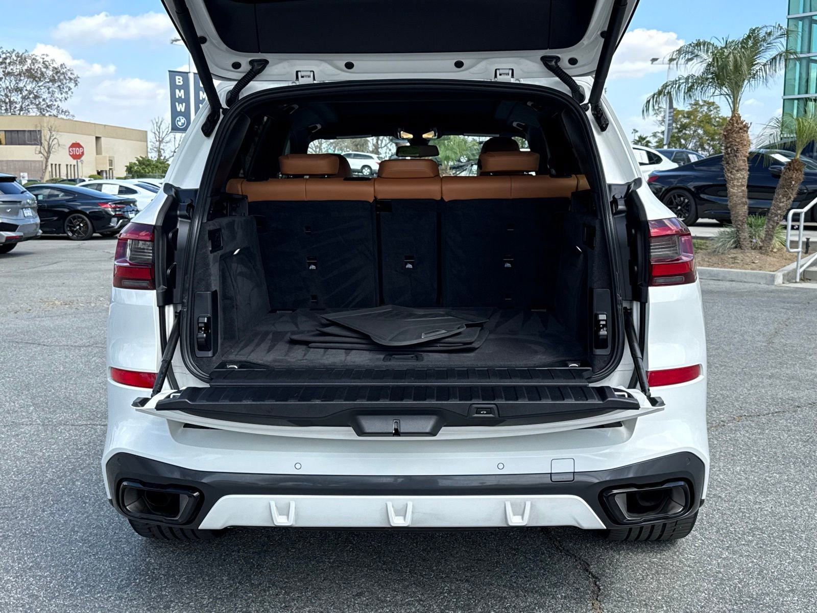 Used 2023 BMW X5 xDrive40i w/ M Sport Package image 17