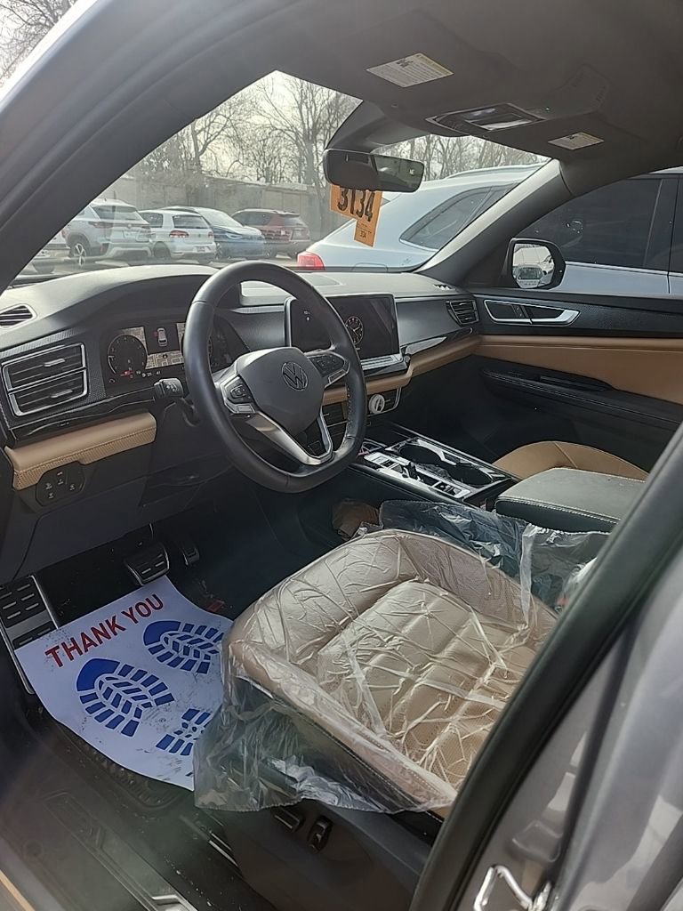 Used 2024 Volkswagen Atlas Cross Sport SEL R-Line image 4