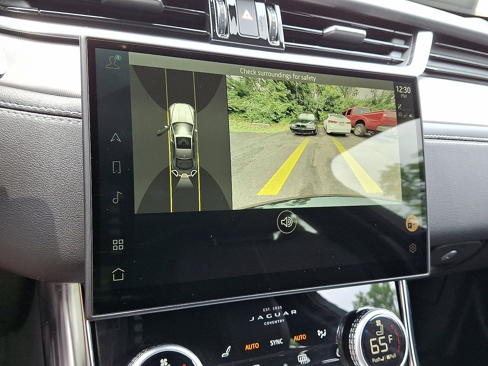 Certified 2024 Jaguar XF R-Dynamic SE image 18