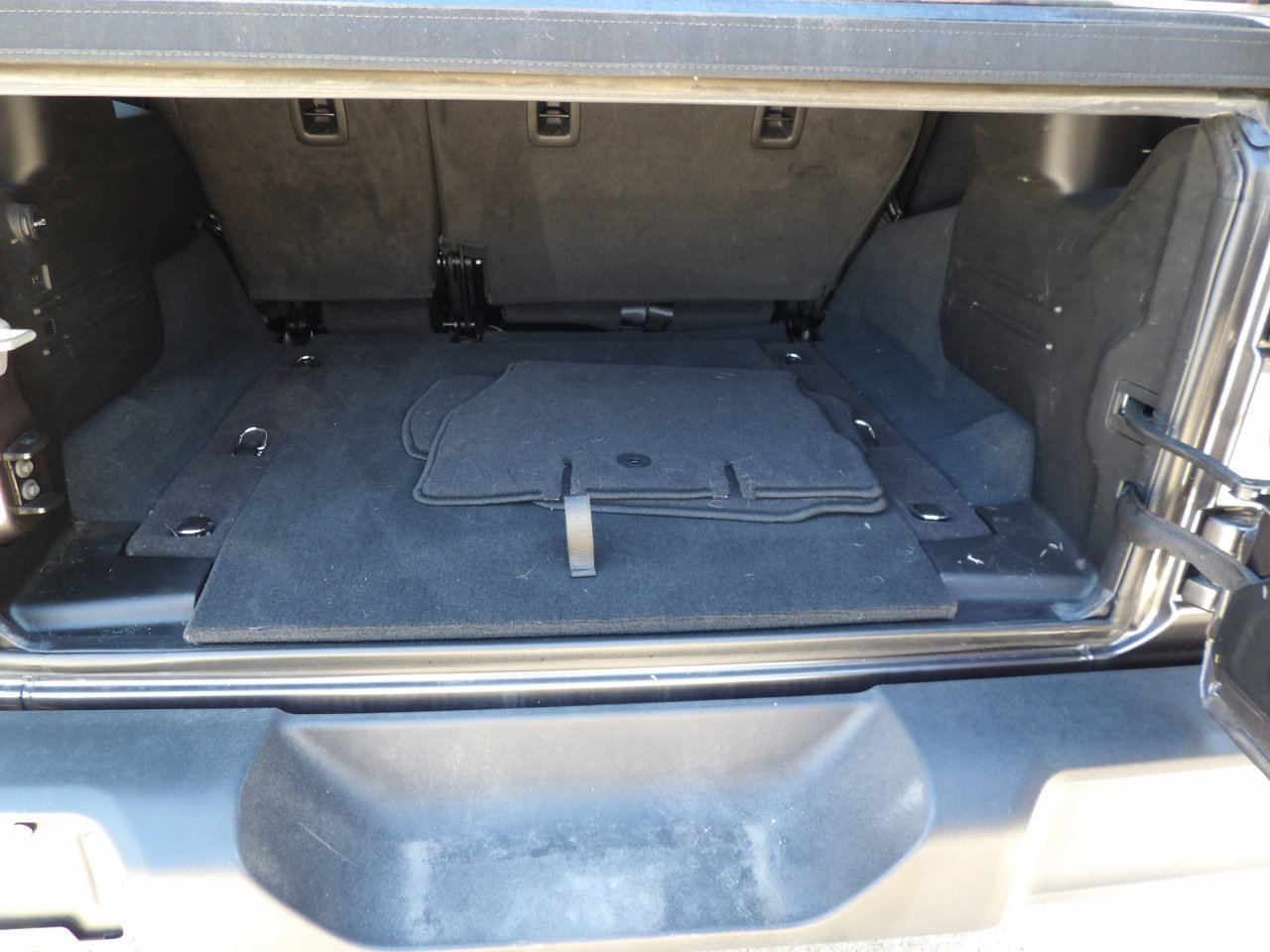 Used 2024 Jeep Wrangler Unlimited Sport image 12