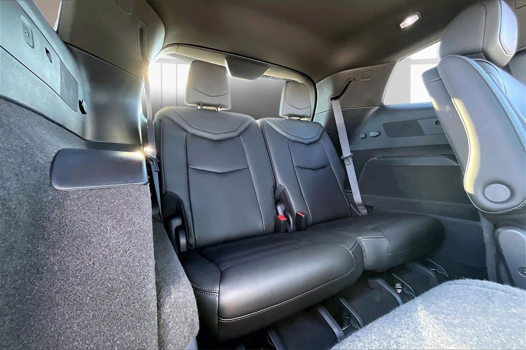 Certified 2023 Cadillac XT6 Sport w/ LPO, ONYX Package image 28