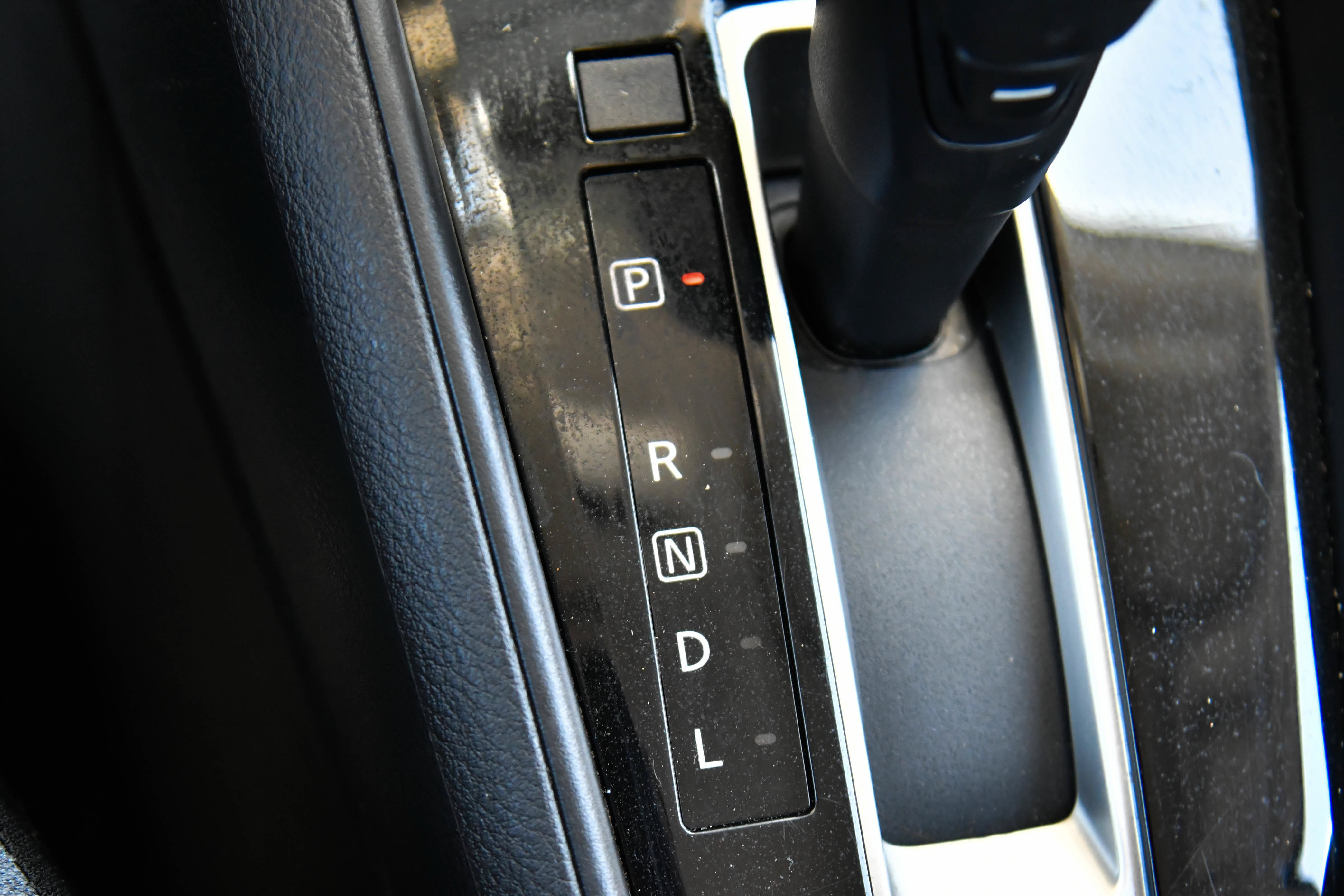 Used 2025 Nissan Versa SV FWD image 23