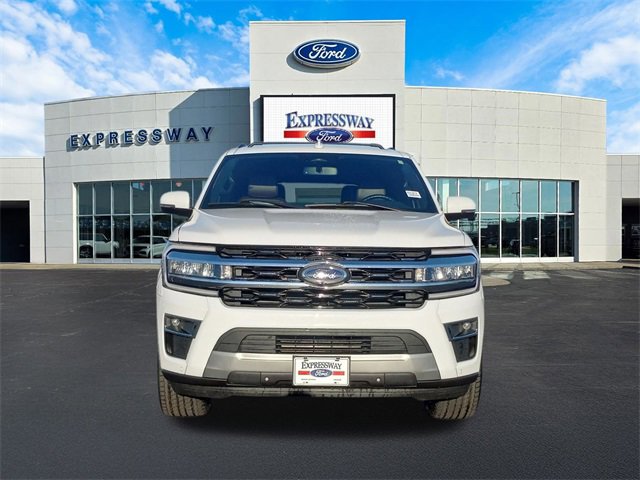 Used 2024 Ford Expedition Limited image 3