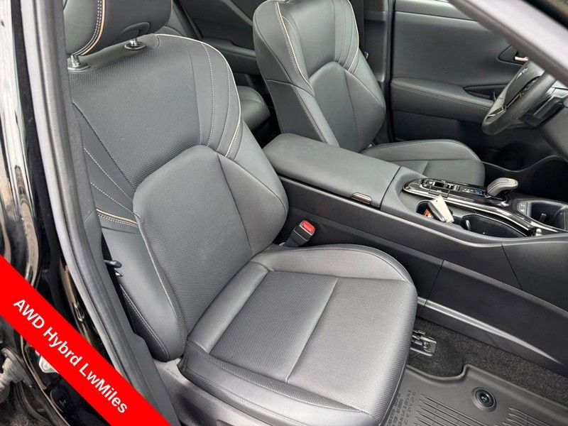 Used 2025 Toyota Crown Platinum AWD/4WD image 11