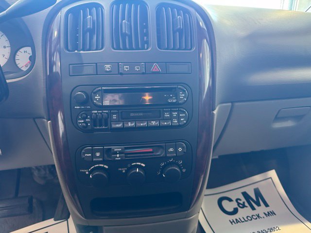 Used 2001 Chrysler Town & Country LX FWD image 9