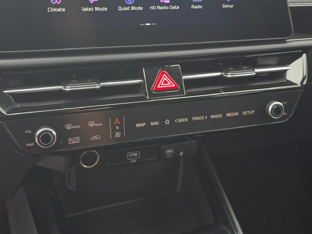 Certified 2025 Kia Niro EX FWD image 28