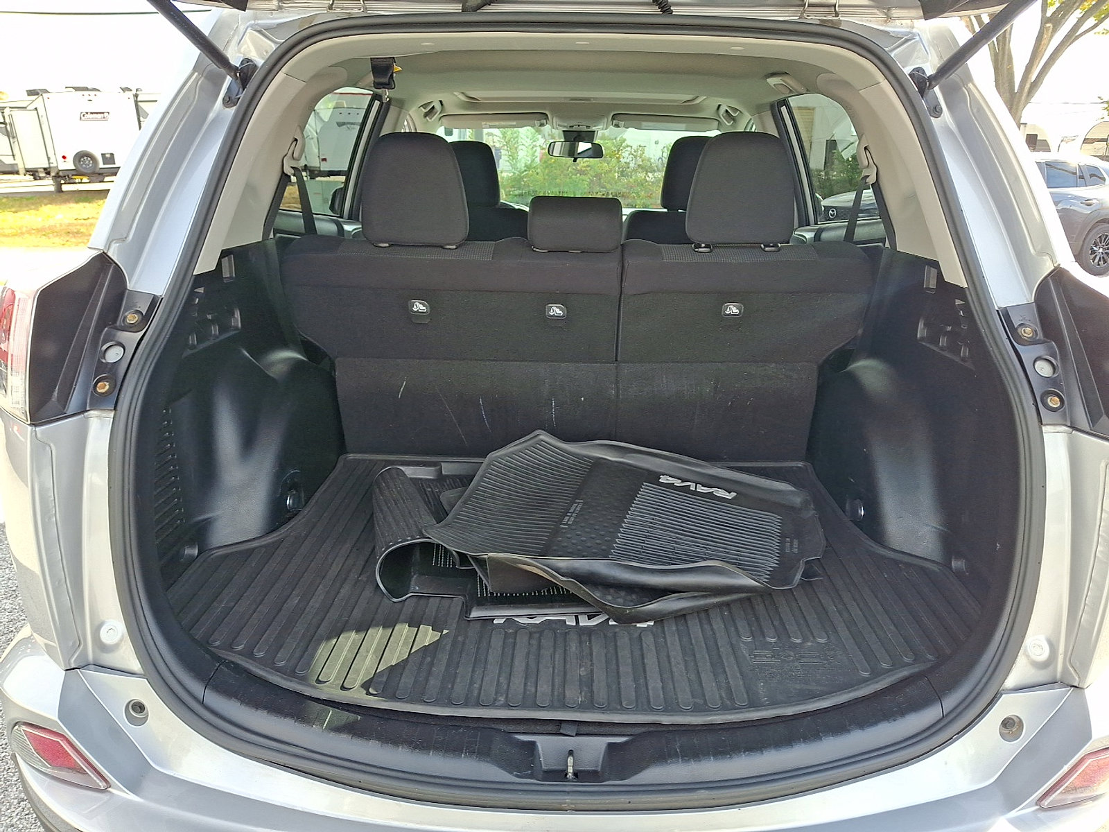 Used 2018 Toyota RAV4 XLE image 28