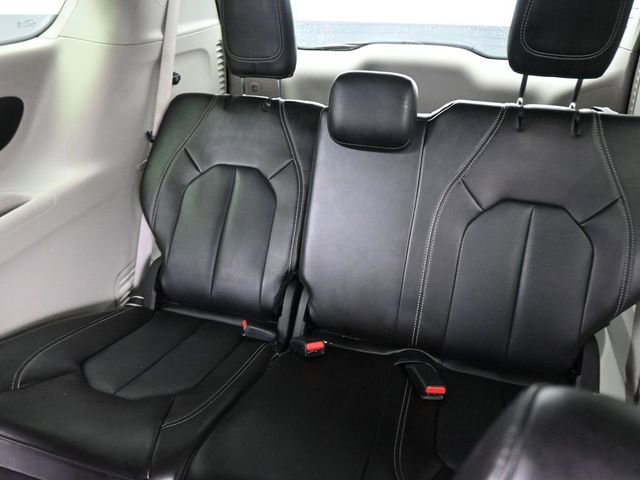 Used 2023 Chrysler Pacifica Touring-L image 19