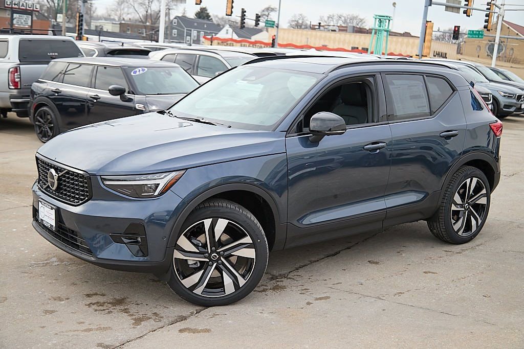 New 2026 Volvo XC40 B5 Plus w/ Protection Package Premier image 3